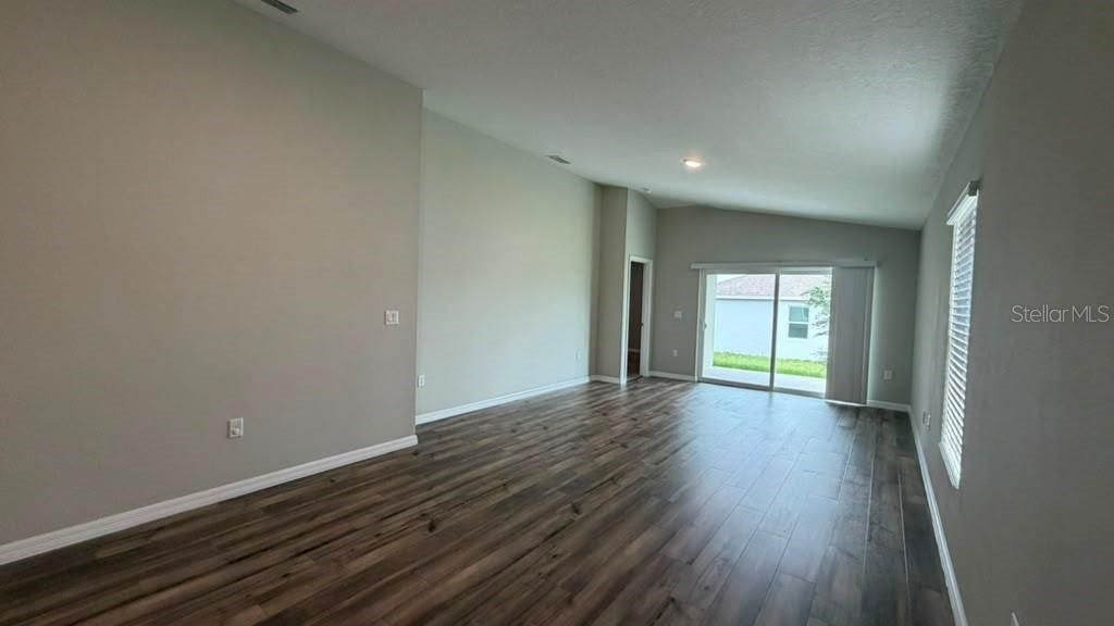 For Rent: $2,300 (3 beds, 2 baths, 1615 Square Feet)