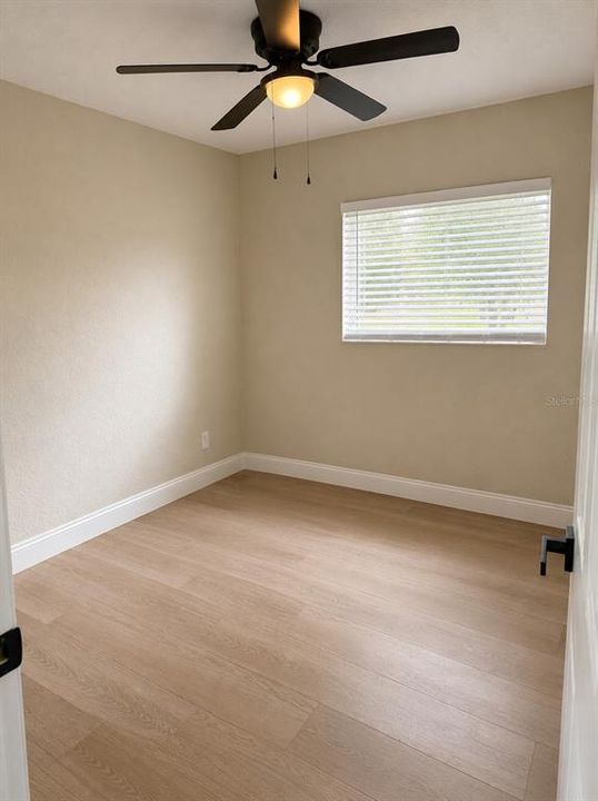 En Venta: $329,900 (4 camas, 2 baños, 1600 Pies cuadrados)
