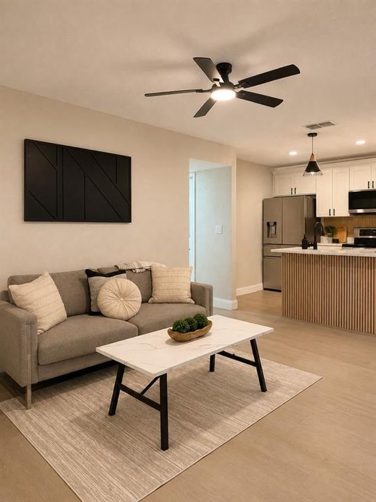 En Venta: $329,900 (4 camas, 2 baños, 1600 Pies cuadrados)