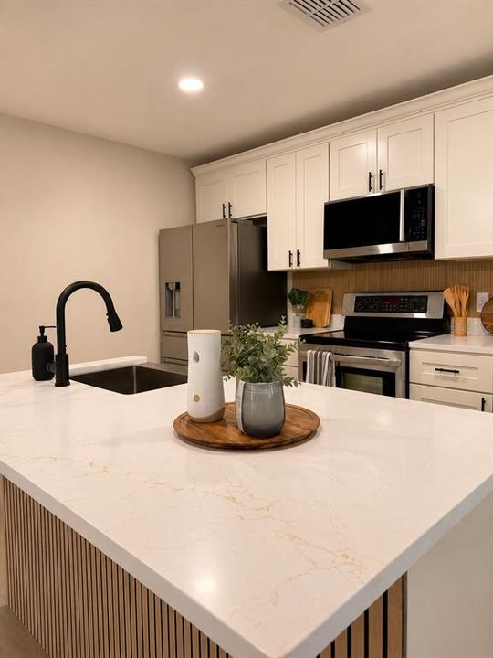 En Venta: $329,900 (4 camas, 2 baños, 1600 Pies cuadrados)
