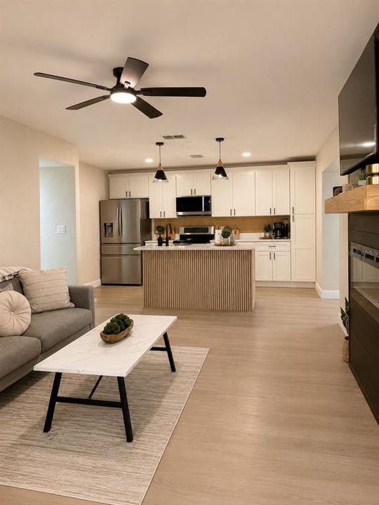 En Venta: $329,900 (4 camas, 2 baños, 1600 Pies cuadrados)