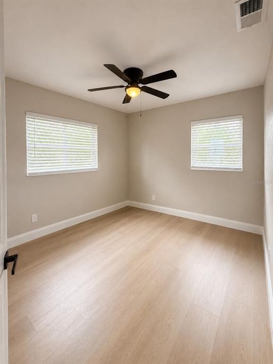 En Venta: $329,900 (4 camas, 2 baños, 1600 Pies cuadrados)
