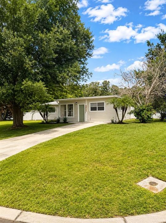En Venta: $329,900 (4 camas, 2 baños, 1600 Pies cuadrados)