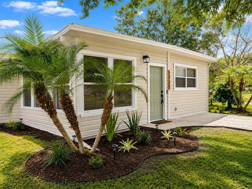 En Venta: $329,900 (4 camas, 2 baños, 1600 Pies cuadrados)