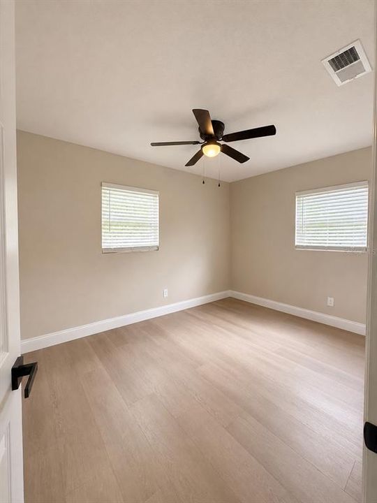 En Venta: $329,900 (4 camas, 2 baños, 1600 Pies cuadrados)