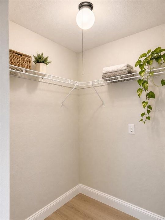 En Venta: $329,900 (4 camas, 2 baños, 1600 Pies cuadrados)