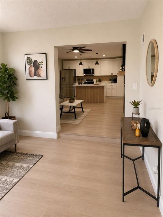 En Venta: $329,900 (4 camas, 2 baños, 1600 Pies cuadrados)