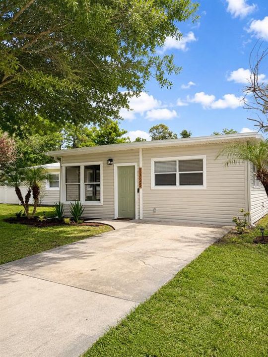 En Venta: $329,900 (4 camas, 2 baños, 1600 Pies cuadrados)