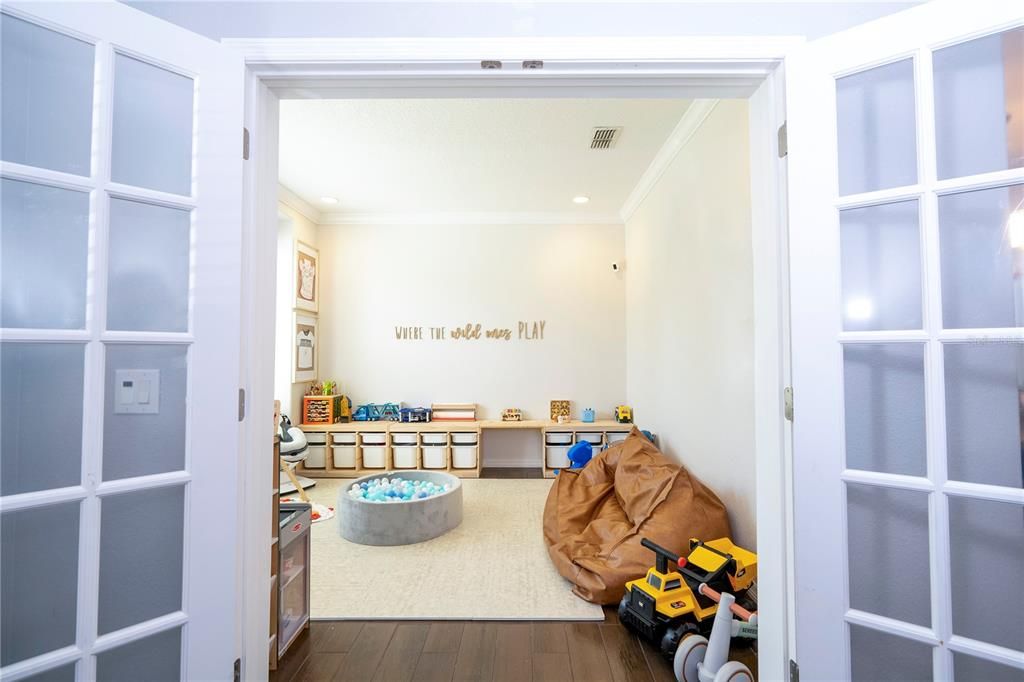 For Sale: $775,000 (4 beds, 2 baths, 3014 Square Feet)