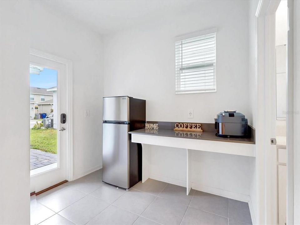 For Rent: $2,400 (4 beds, 3 baths, 2044 Square Feet)