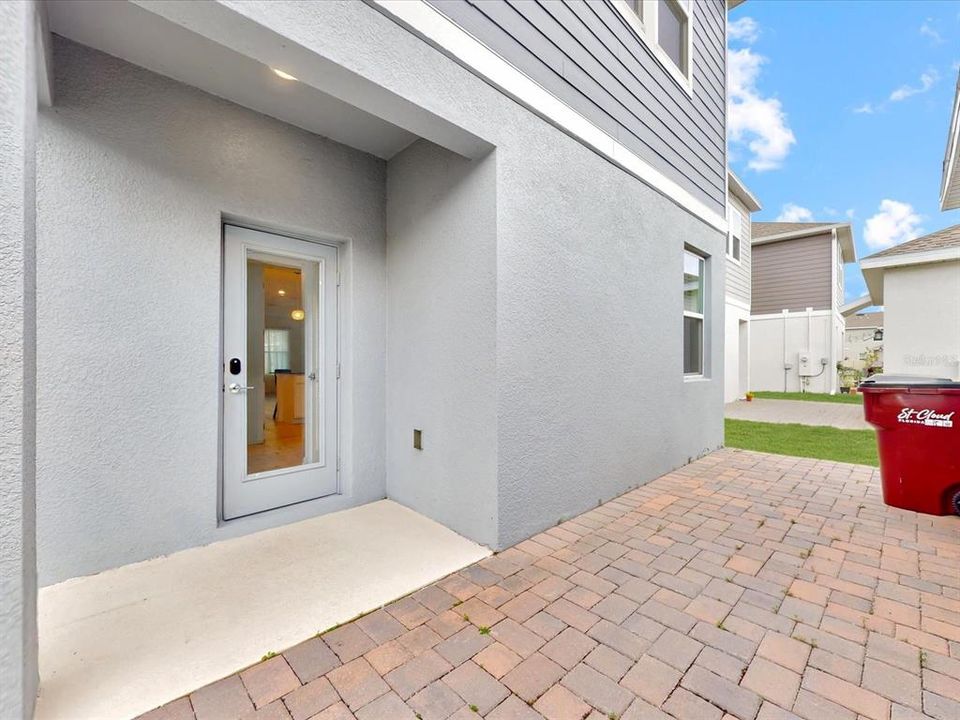 For Rent: $2,400 (4 beds, 3 baths, 2044 Square Feet)