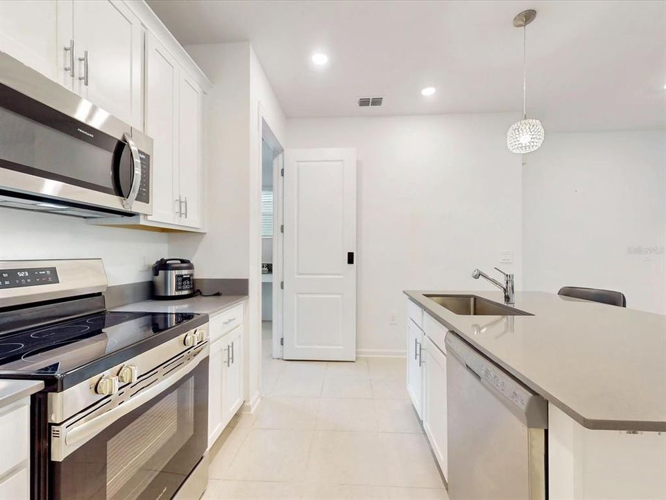 For Rent: $2,400 (4 beds, 3 baths, 2044 Square Feet)