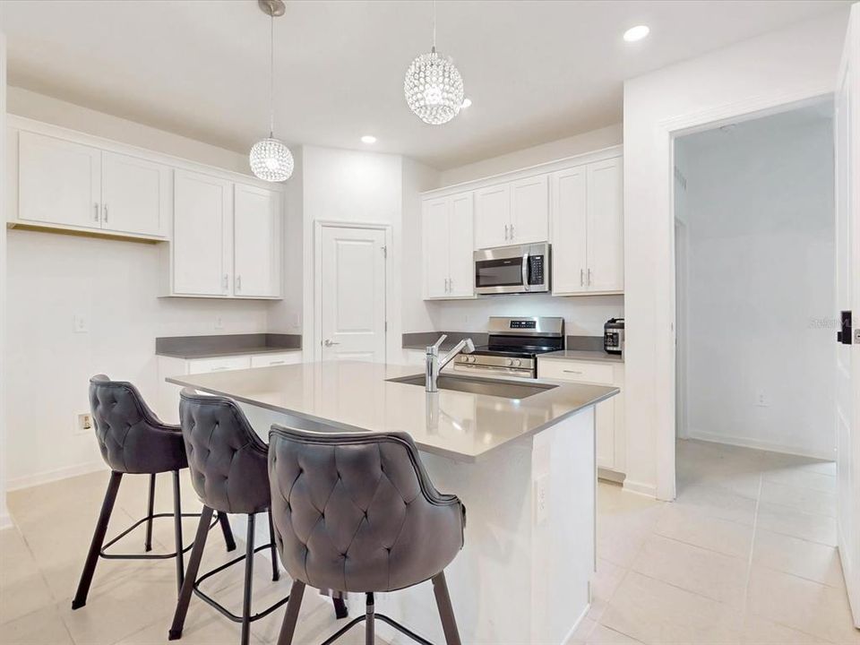 For Rent: $2,400 (4 beds, 3 baths, 2044 Square Feet)