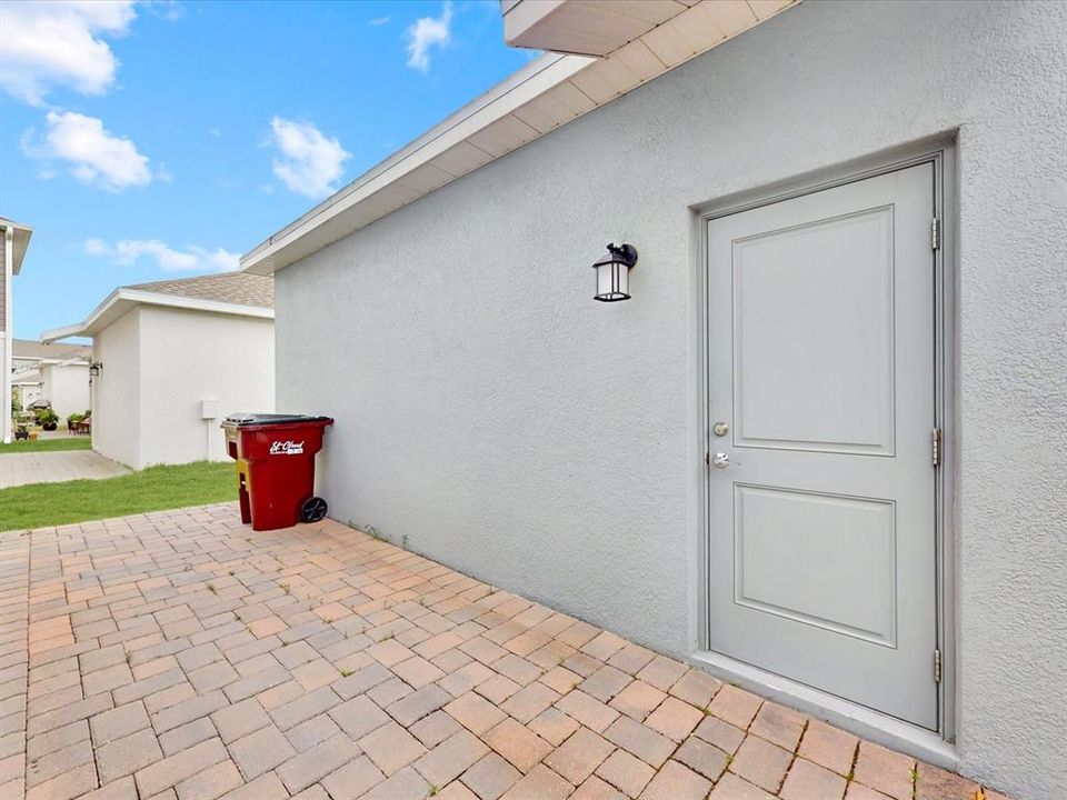 For Rent: $2,400 (4 beds, 3 baths, 2044 Square Feet)
