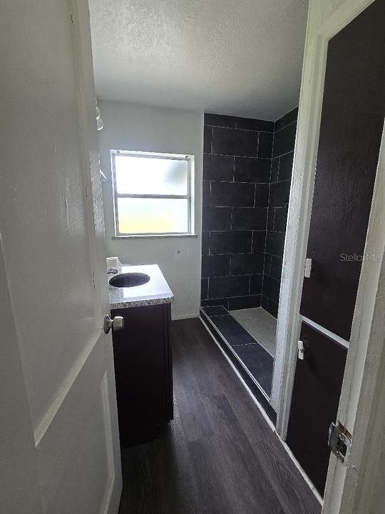 Под контрактом: $229,900 (2 спален, 1 ванн, 845 Квадратных фут)