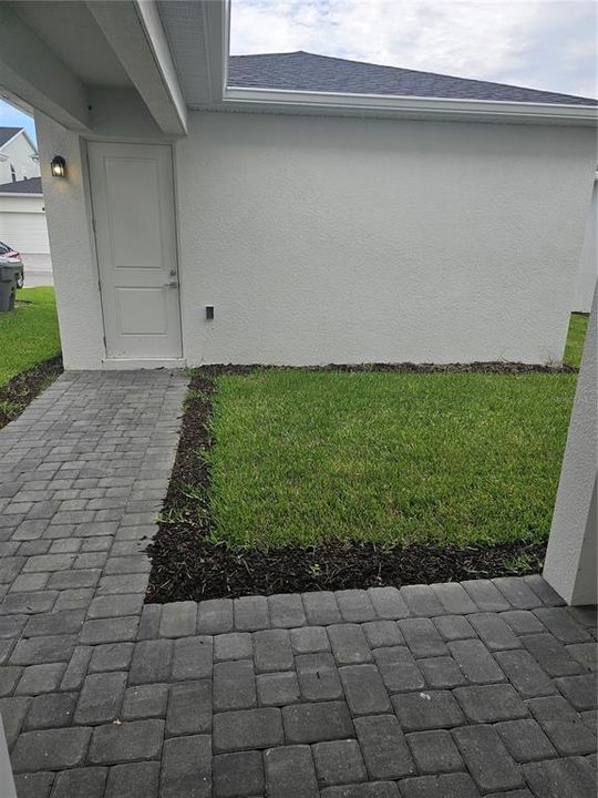 For Rent: $2,599 (3 beds, 2 baths, 1837 Square Feet)