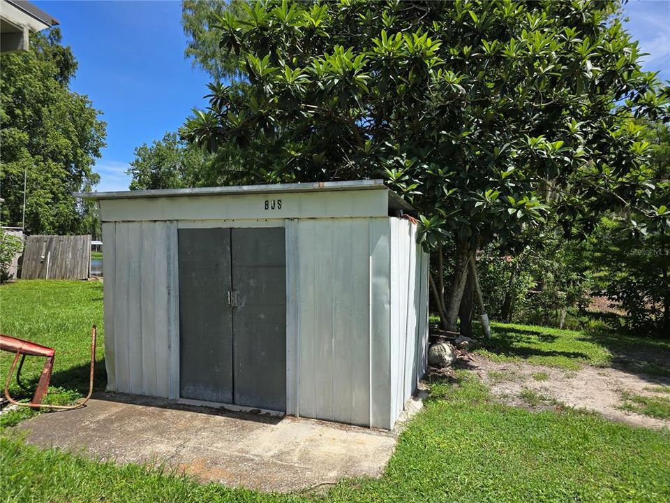 For Sale: $167,000 (2 beds, 1 baths, 864 Square Feet)