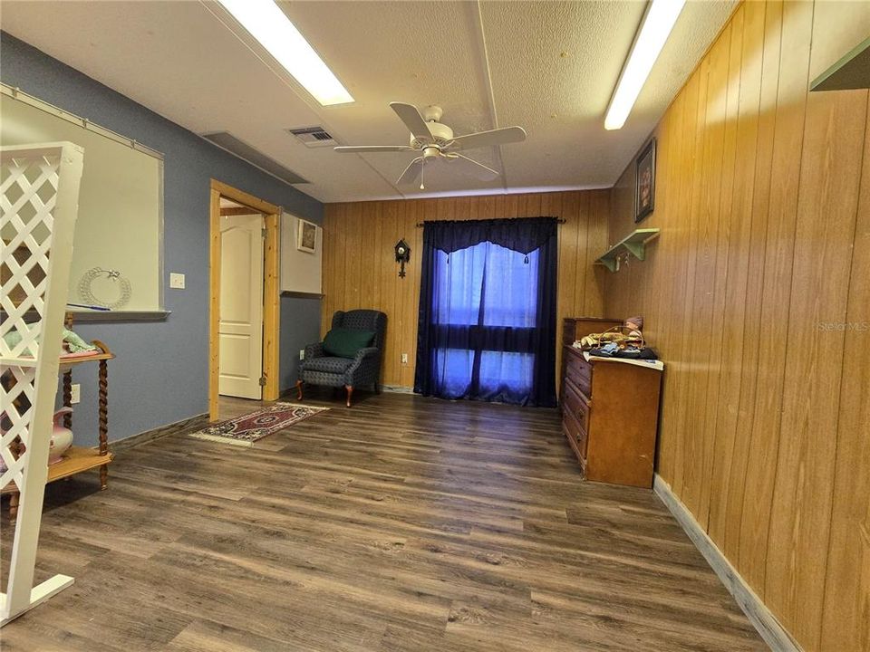 For Sale: $167,000 (2 beds, 1 baths, 864 Square Feet)