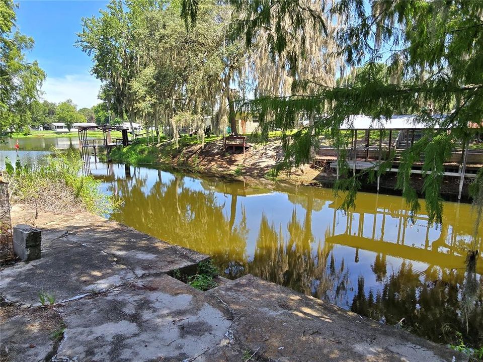 For Sale: $167,000 (2 beds, 1 baths, 864 Square Feet)