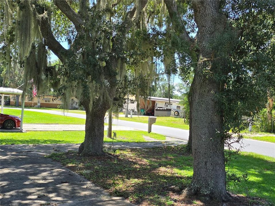 For Sale: $167,000 (2 beds, 1 baths, 864 Square Feet)
