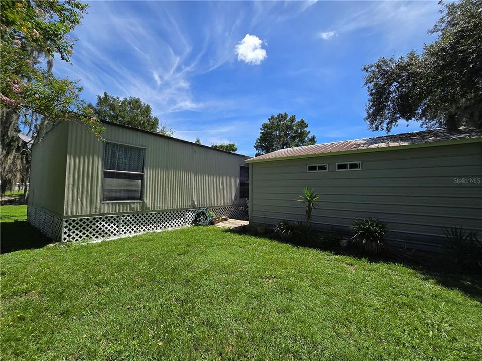For Sale: $167,000 (2 beds, 1 baths, 864 Square Feet)