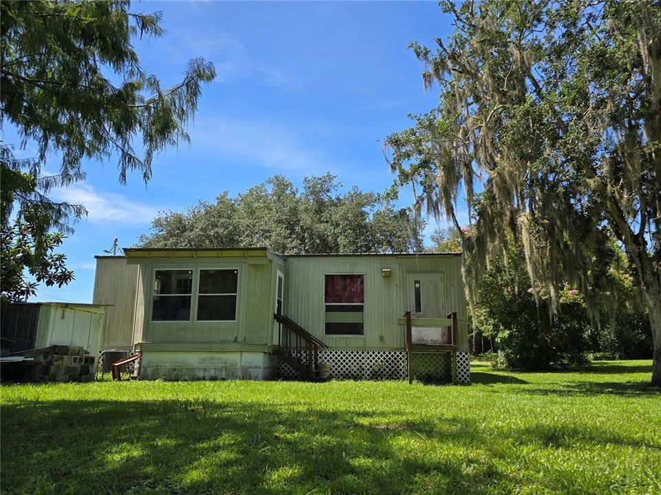 For Sale: $167,000 (2 beds, 1 baths, 864 Square Feet)
