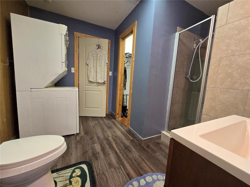 For Sale: $167,000 (2 beds, 1 baths, 864 Square Feet)