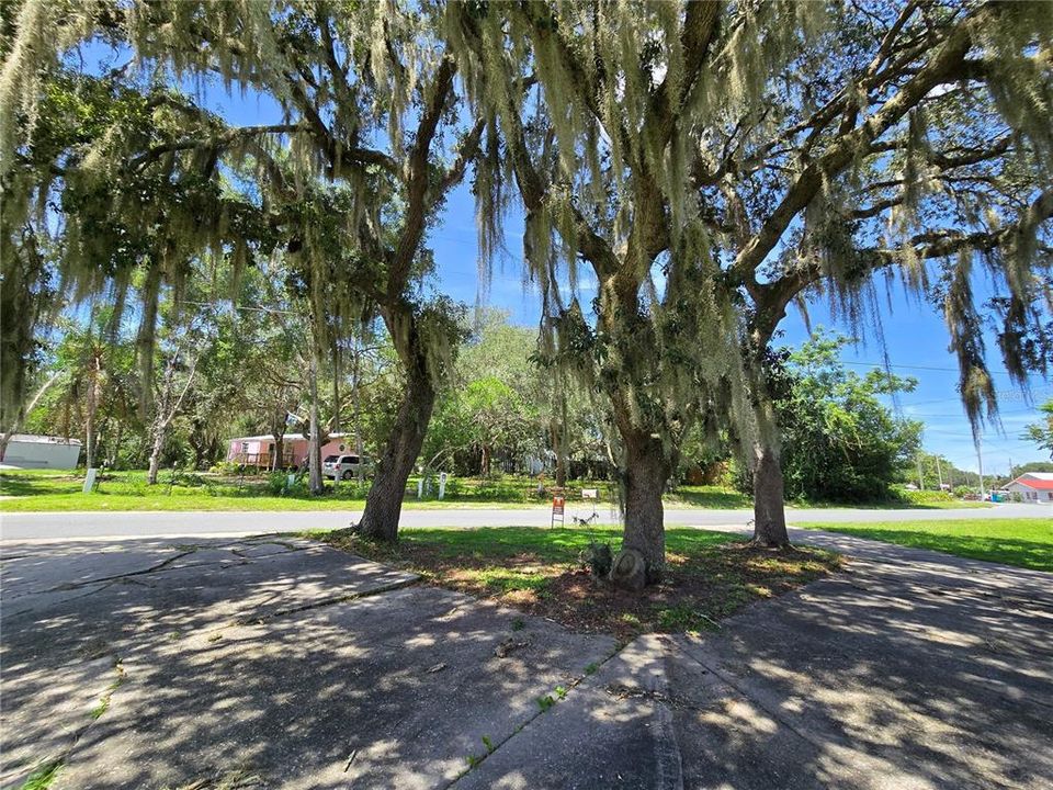 For Sale: $167,000 (2 beds, 1 baths, 864 Square Feet)