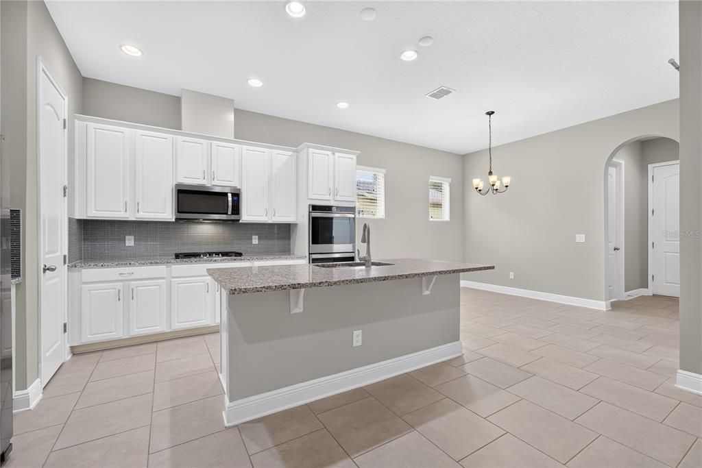 Active With Contract: $482,000 (3 beds, 2 baths, 1692 Square Feet)