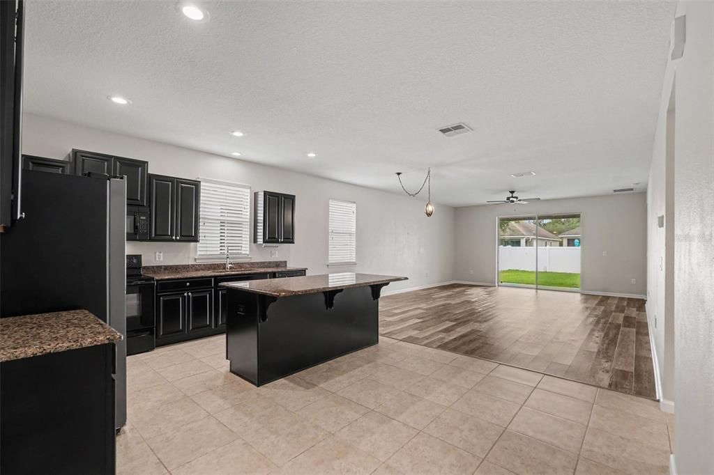 For Sale: $324,900 (3 beds, 2 baths, 2017 Square Feet)