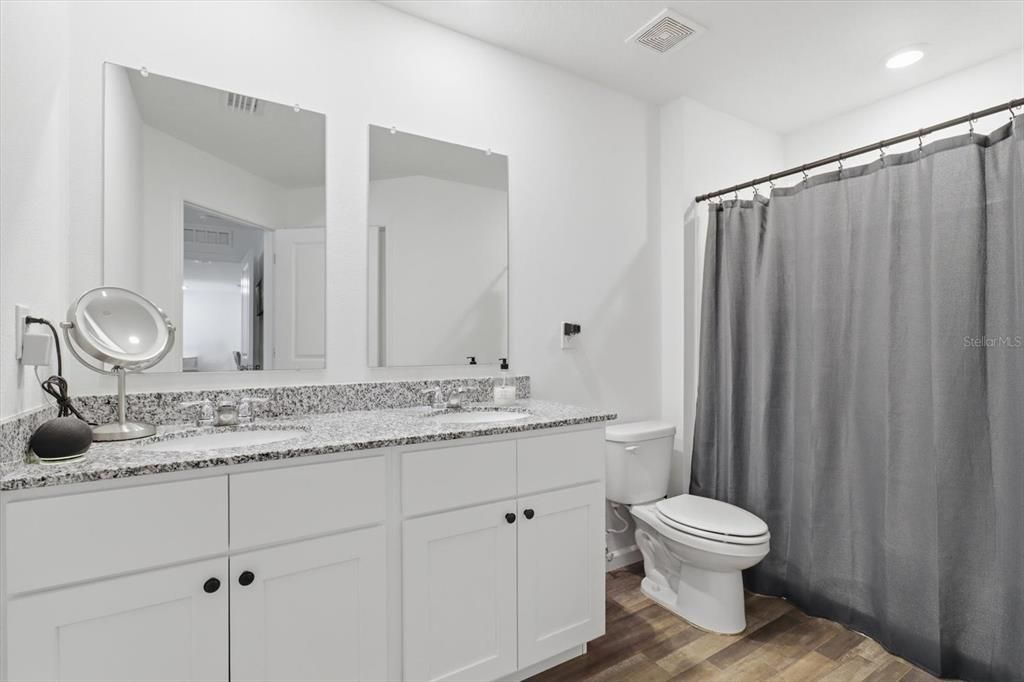 For Sale: $349,900 (4 beds, 2 baths, 1666 Square Feet)
