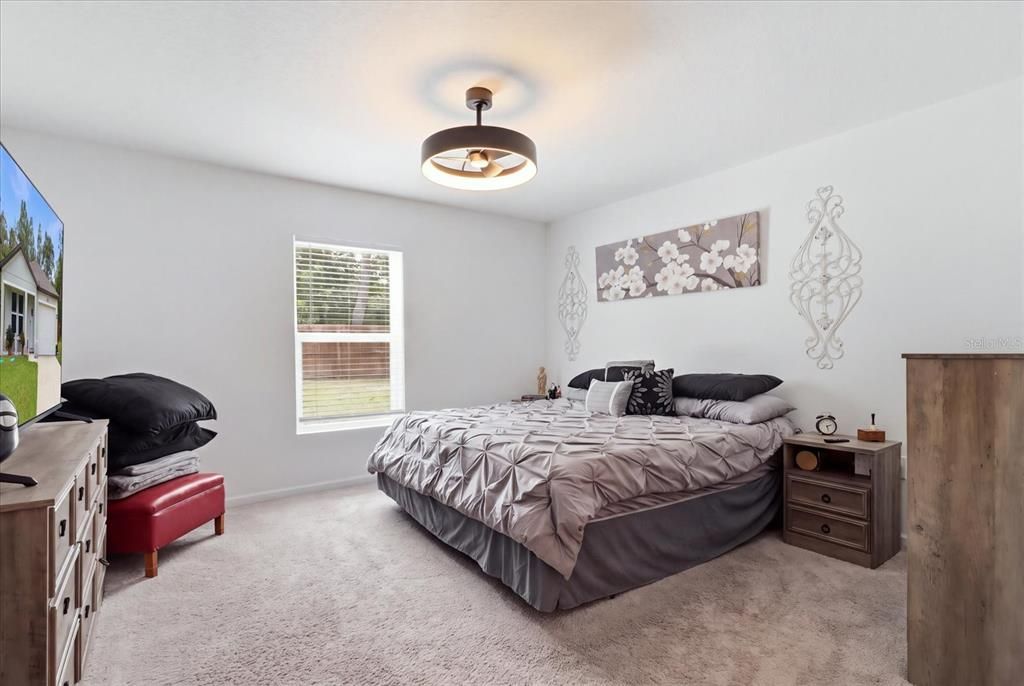 For Sale: $349,900 (4 beds, 2 baths, 1666 Square Feet)