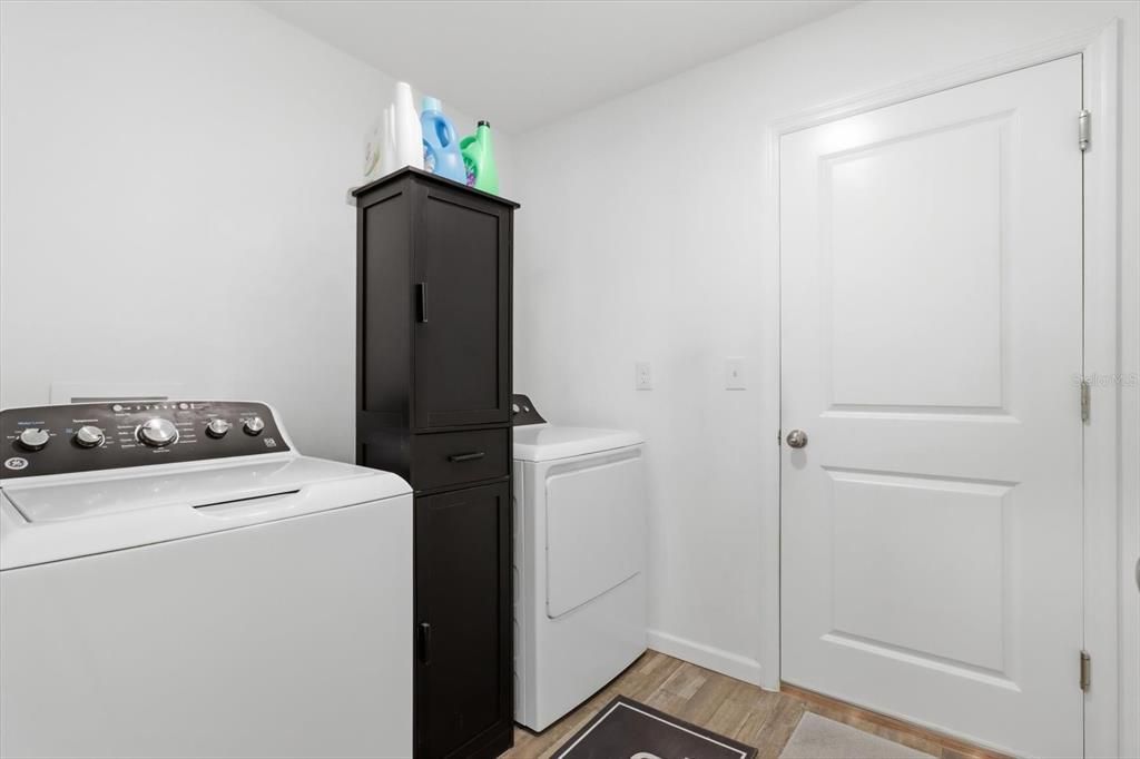 For Sale: $349,900 (4 beds, 2 baths, 1666 Square Feet)