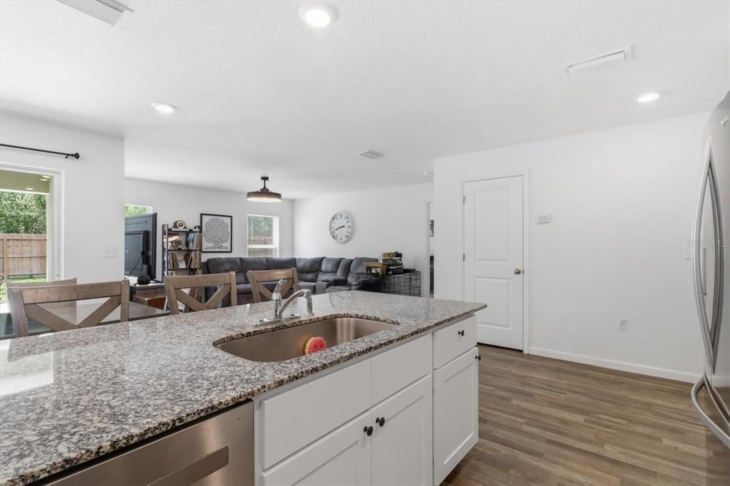 For Sale: $349,900 (4 beds, 2 baths, 1666 Square Feet)