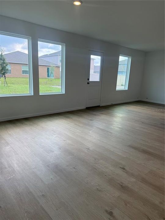 For Rent: $2,450 (5 beds, 3 baths, 2238 Square Feet)