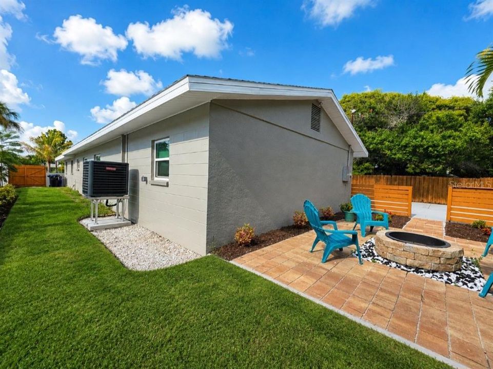 En Venta: $599,000 (4 camas, 2 baños, 1900 Pies cuadrados)