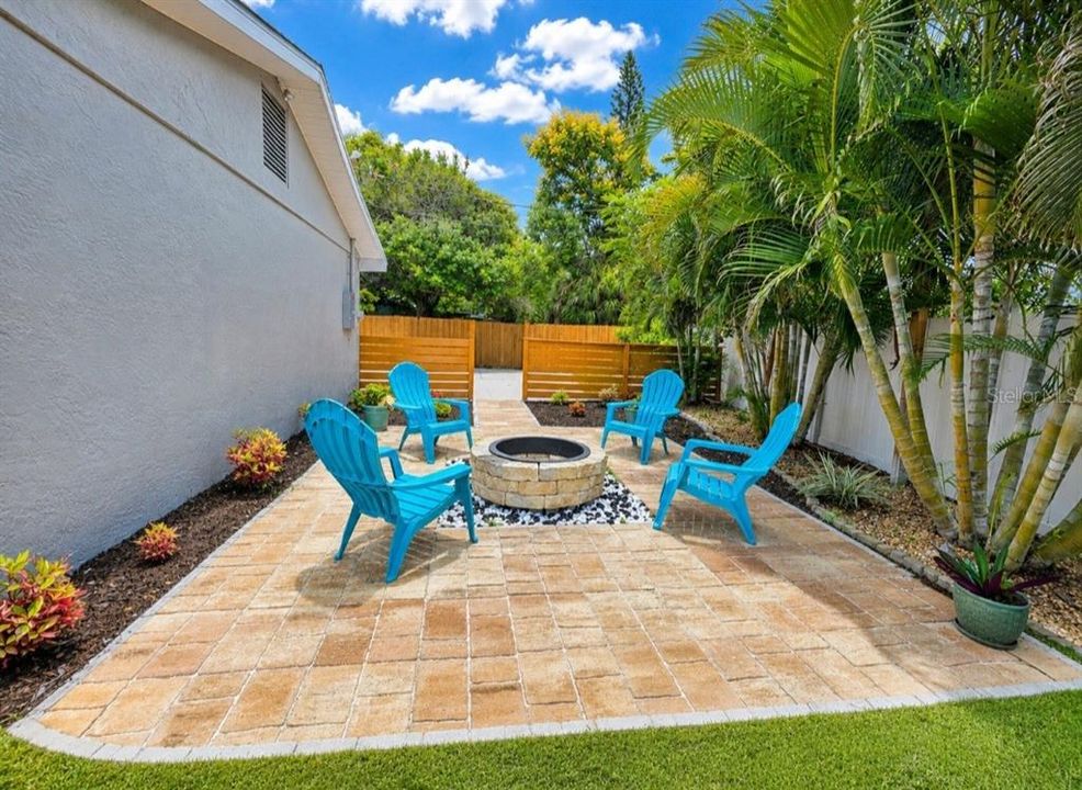 En Venta: $599,000 (4 camas, 2 baños, 1900 Pies cuadrados)