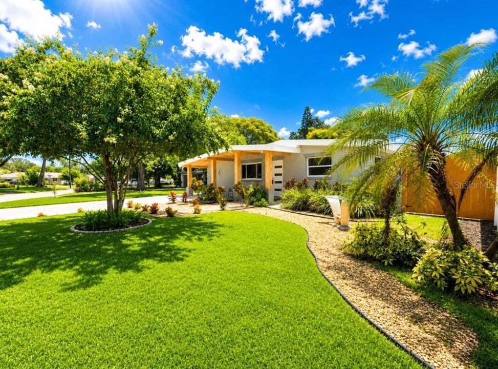 En Venta: $599,000 (4 camas, 2 baños, 1900 Pies cuadrados)