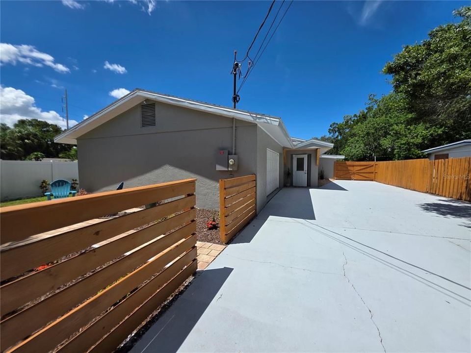 En Venta: $599,000 (4 camas, 2 baños, 1900 Pies cuadrados)