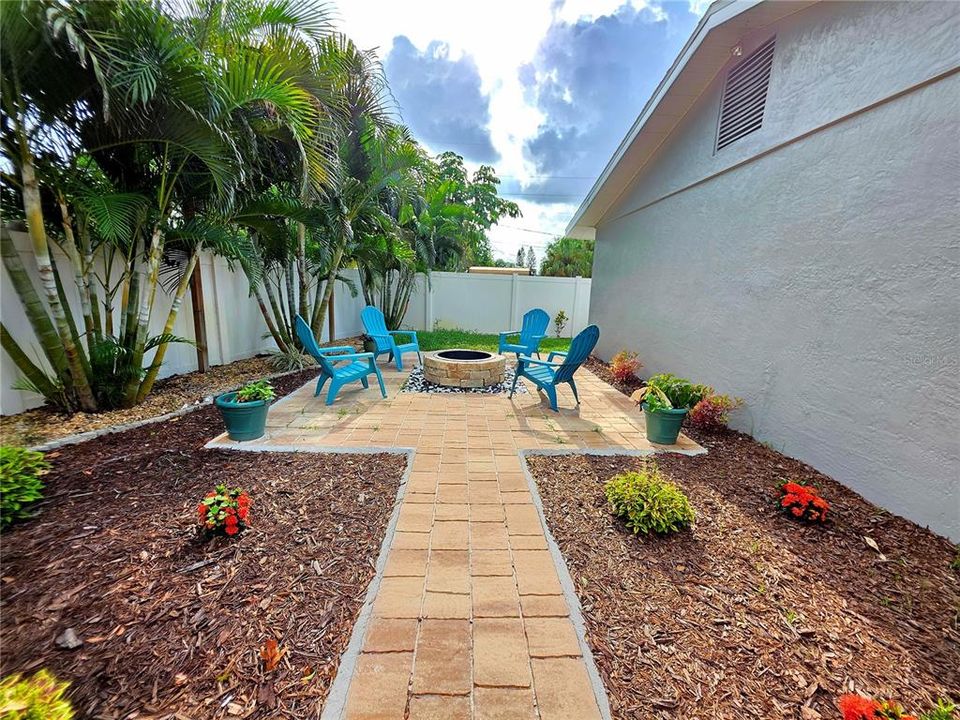 En Venta: $599,000 (4 camas, 2 baños, 1900 Pies cuadrados)