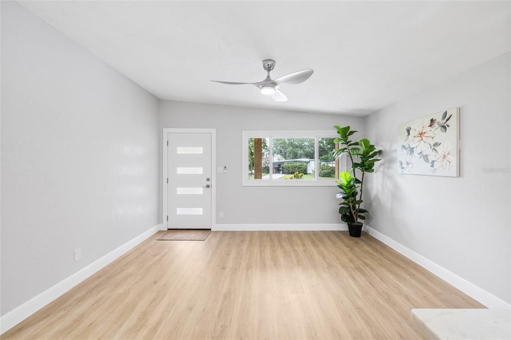 En Venta: $599,000 (4 camas, 2 baños, 1900 Pies cuadrados)