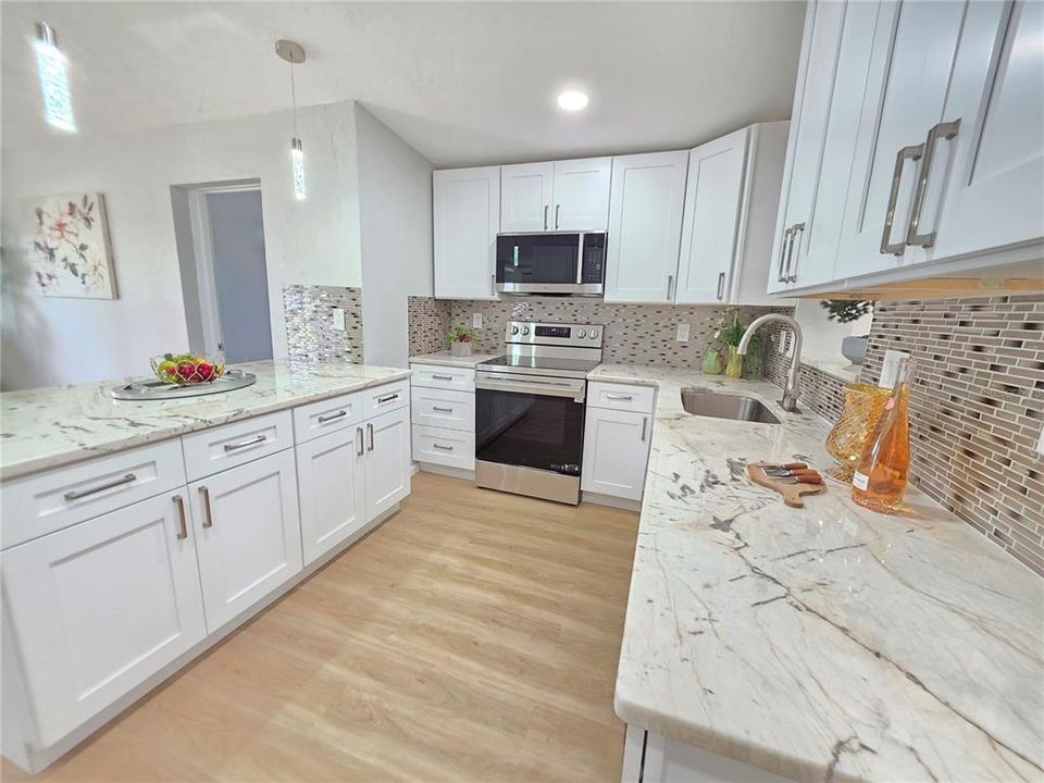 En Venta: $599,000 (4 camas, 2 baños, 1900 Pies cuadrados)