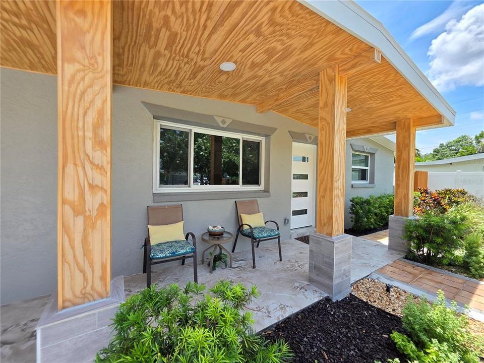 En Venta: $599,000 (4 camas, 2 baños, 1900 Pies cuadrados)