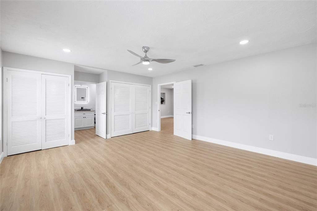 En Venta: $599,000 (4 camas, 2 baños, 1900 Pies cuadrados)