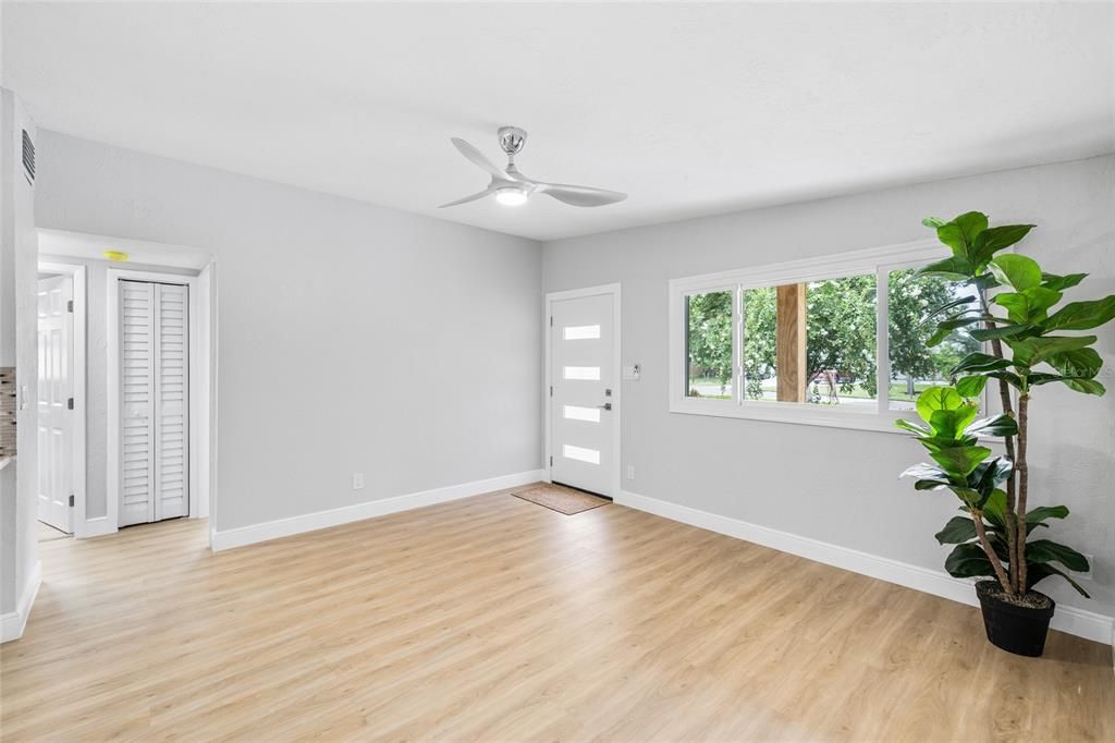 En Venta: $599,000 (4 camas, 2 baños, 1900 Pies cuadrados)