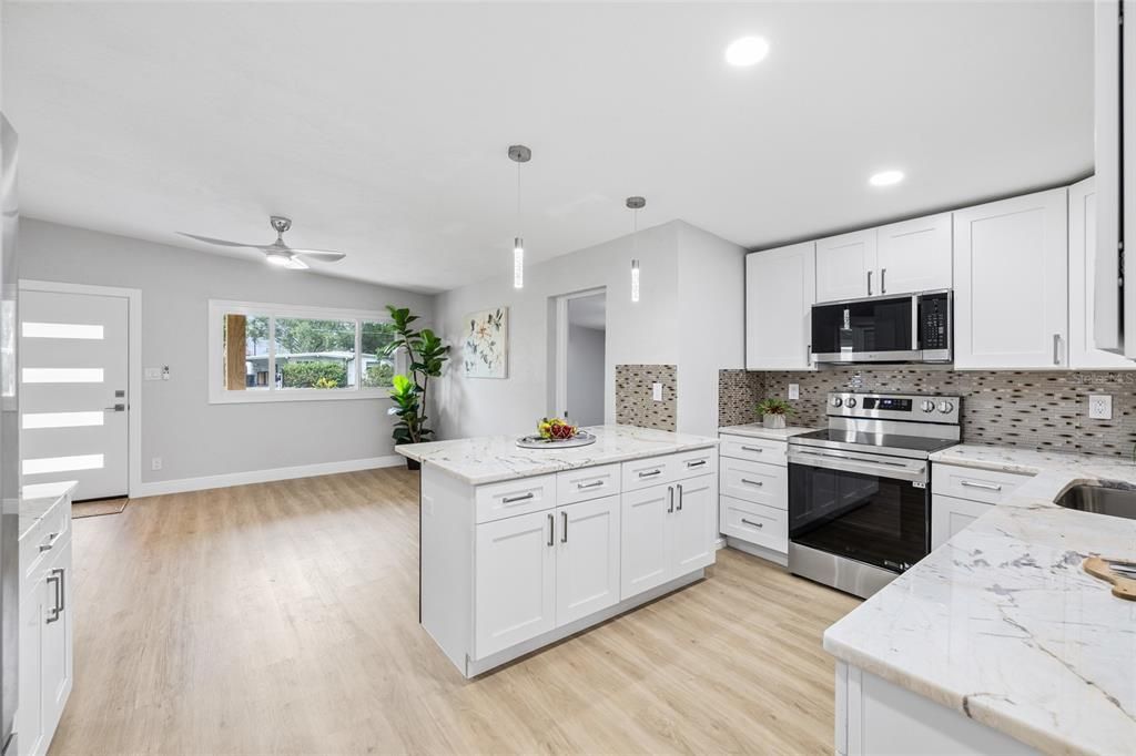 En Venta: $599,000 (4 camas, 2 baños, 1900 Pies cuadrados)