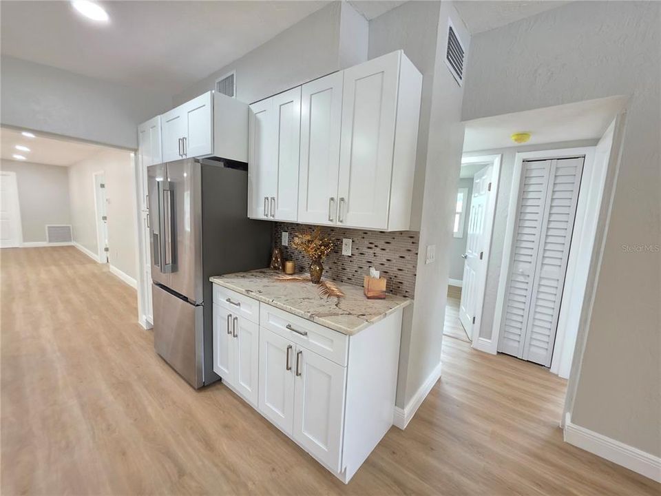 En Venta: $599,000 (4 camas, 2 baños, 1900 Pies cuadrados)