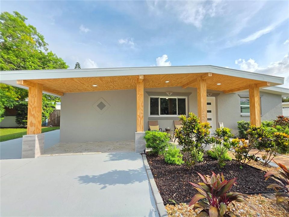 En Venta: $599,000 (4 camas, 2 baños, 1900 Pies cuadrados)