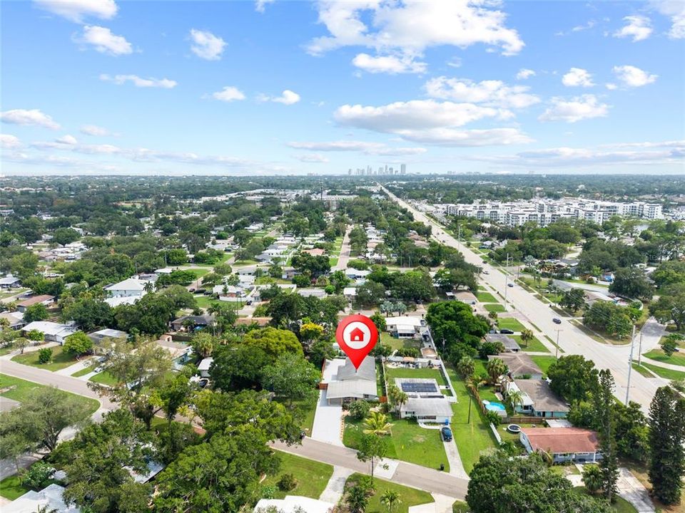 En Venta: $599,000 (4 camas, 2 baños, 1900 Pies cuadrados)