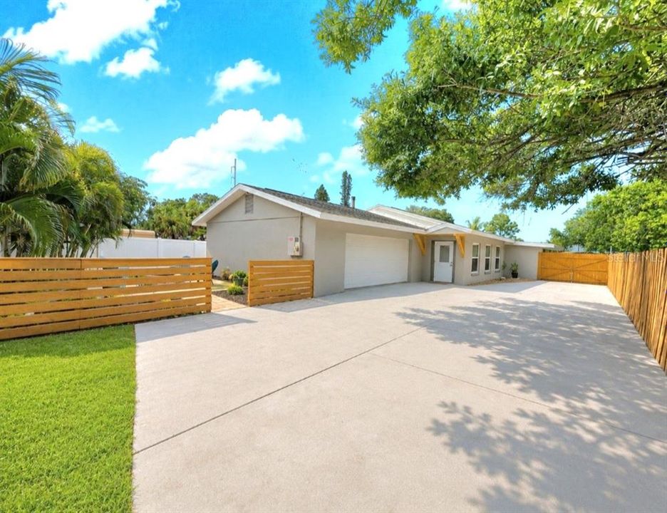 En Venta: $599,000 (4 camas, 2 baños, 1900 Pies cuadrados)